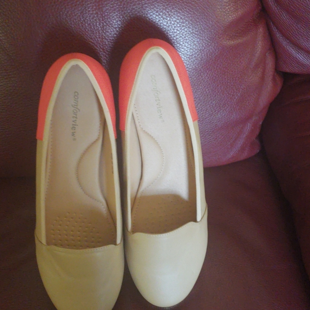 Shoes - Picture 4 of 4